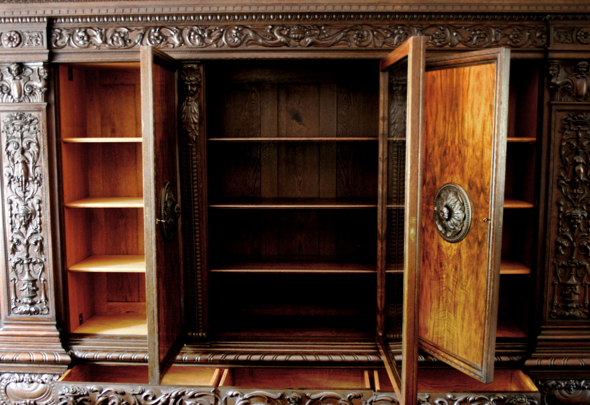 Bücherschrank um 1930, Frontseite, geöffnet Bücherschrank um 1930, Frontseite, geöffnet