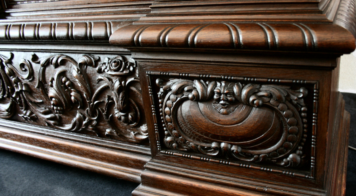 Bücherschrank um 1930, Sockel Bücherschrank um 1930, Sockel