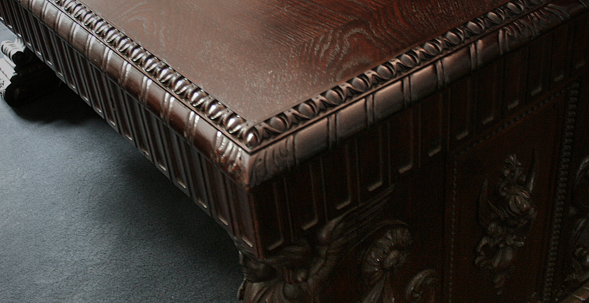 Schreibtisch um 1930, Schnitzereien Schreibtisch um 1930, Schnitzereien